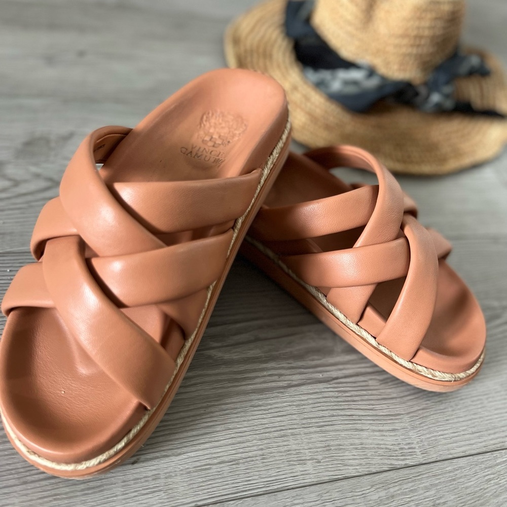 VINCE CAMUTO SANDALS SIZE 8 !!!